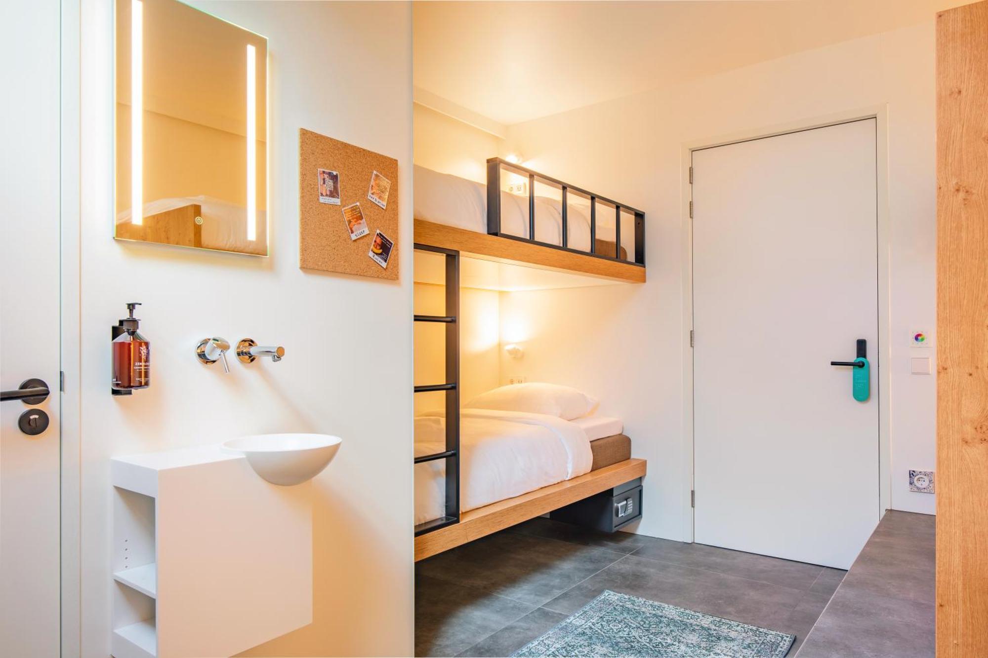 Bunk Hostel Амстердам Екстериор снимка